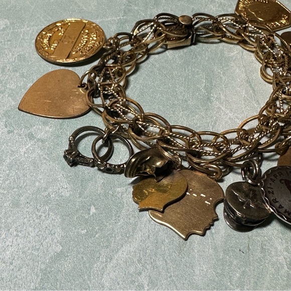 vintage JB Co. gold filled charm bracelet including 13 charms - Picture 6 of 6
